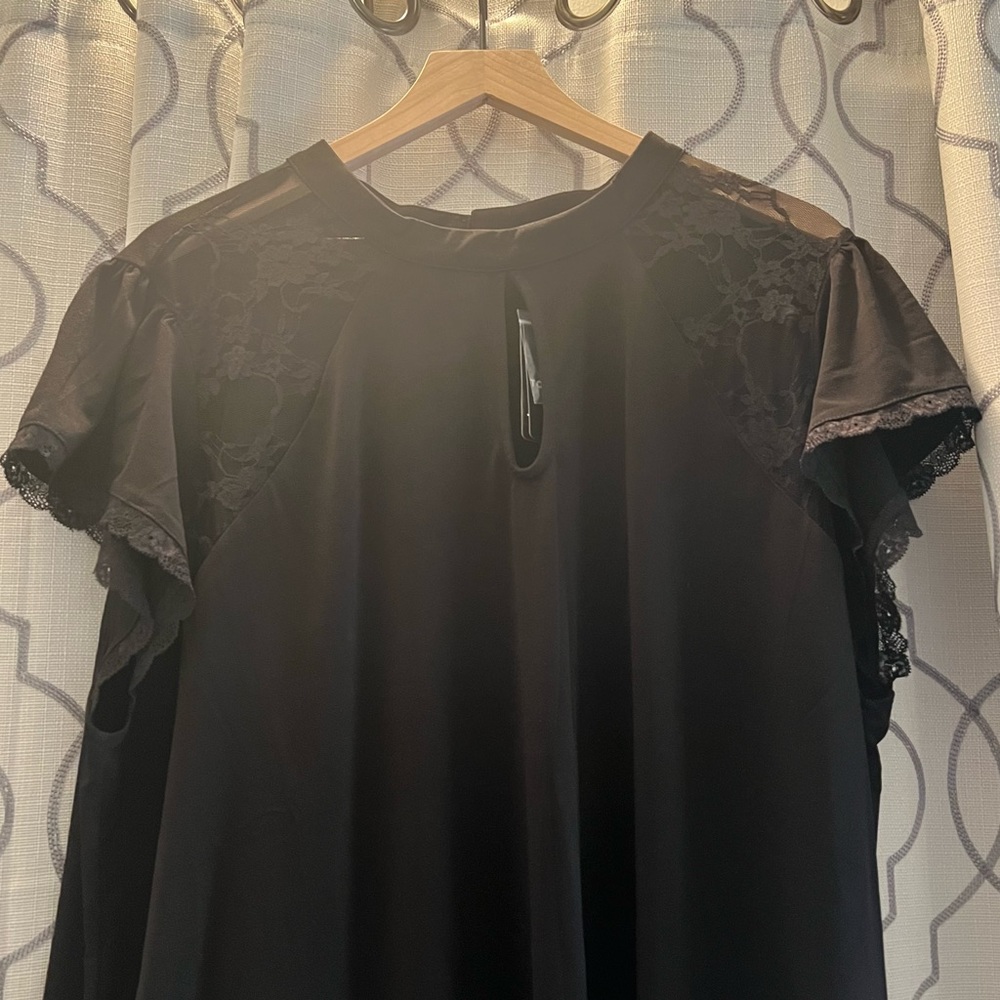 Torrid Studio Crepe Jersey Mock Neck Lace Pieced Keyhole Top Size 4 Black - Picture 7 of 12